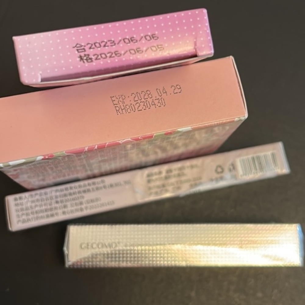 douyin makeup! 2 eyeshadow palettes + eyeshadow glitter + eyeliner - Picture 4 of 8